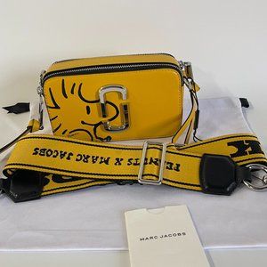 MARC JACOBS' popular "snapshot" shoulder bag